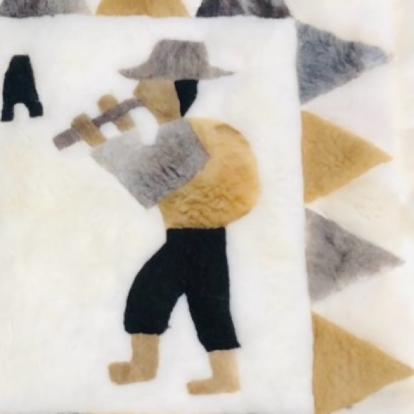 Bolivia Alpaca Wool LLama Fur Wall
Hanging Throw 41*34 - Picture 5 of 7